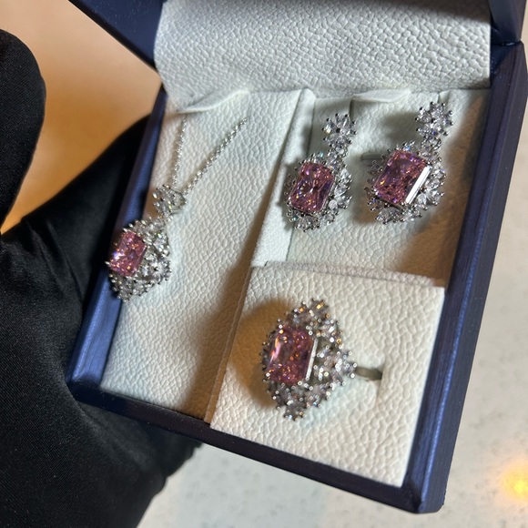 Sparkling Jewelry Set with box and Paper Bag - Picture 5 of 15